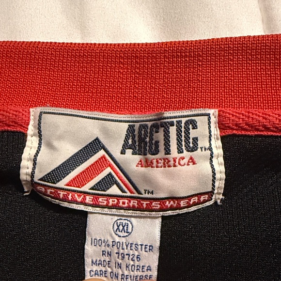 Vintage arctic Men's Black and Red Zip-Up Sweater - Picture 3 of 7